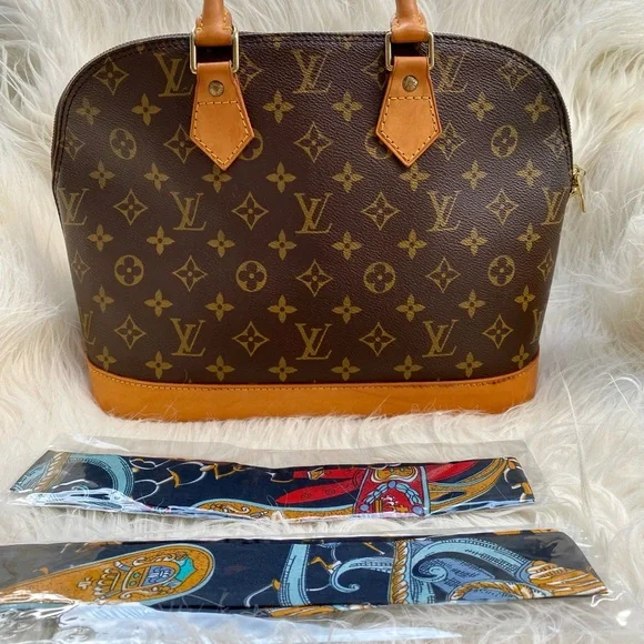 Louis Vuitton Alma PM - Picture 5 of 11